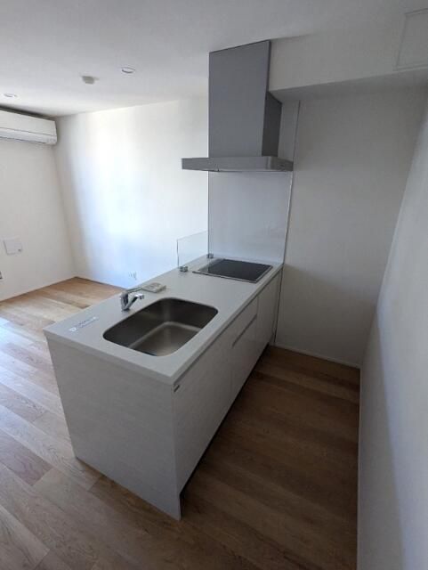 キッチン　※同建物内・別タイプの参考写真です。
