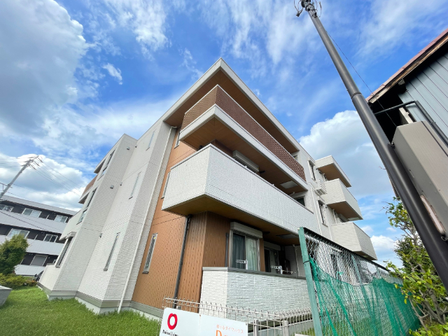 建物外観　軽量鉄骨造