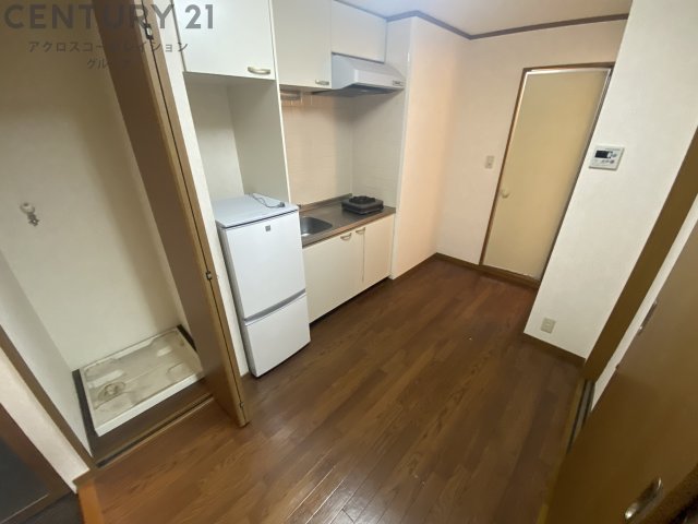 居室・リビング　床色が落ち着いた色合いで綺麗です♪