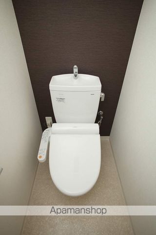 地下鉄御堂筋線 中津駅 徒歩7分 9階建 築13年のトイレ写真