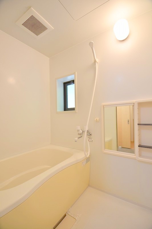 バス・シャワールーム　お問合せはシティホーム海田センター　082-821-2227