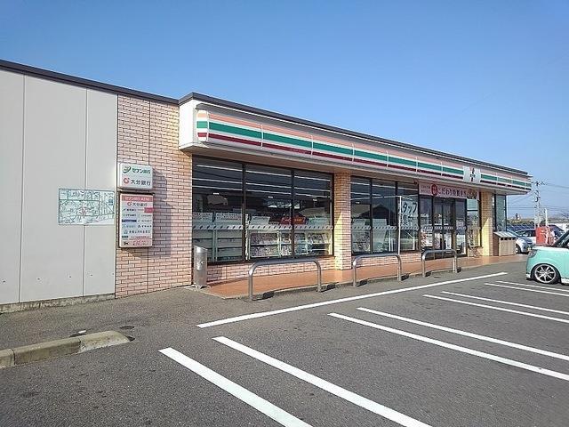 コンビニ　セブンイレブン（コンビニ）まで300m
