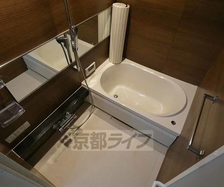 バス・シャワールーム　ゆったりセパレートの浴室、浴室乾燥機付きです。