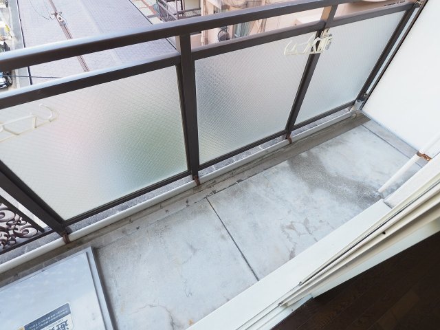 バルコニー　広々としたバルコニーですね。