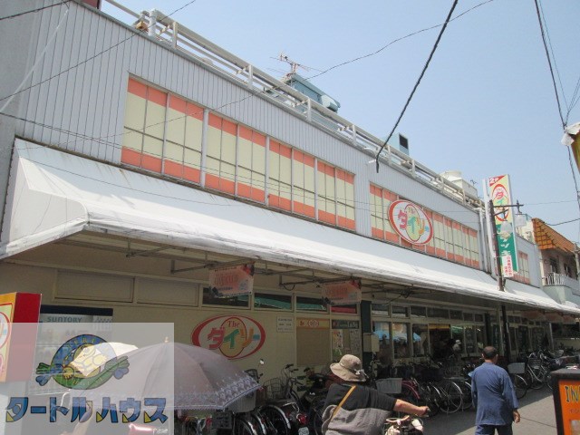 スーパー　ラッキー四条畷店（スーパー）まで588m