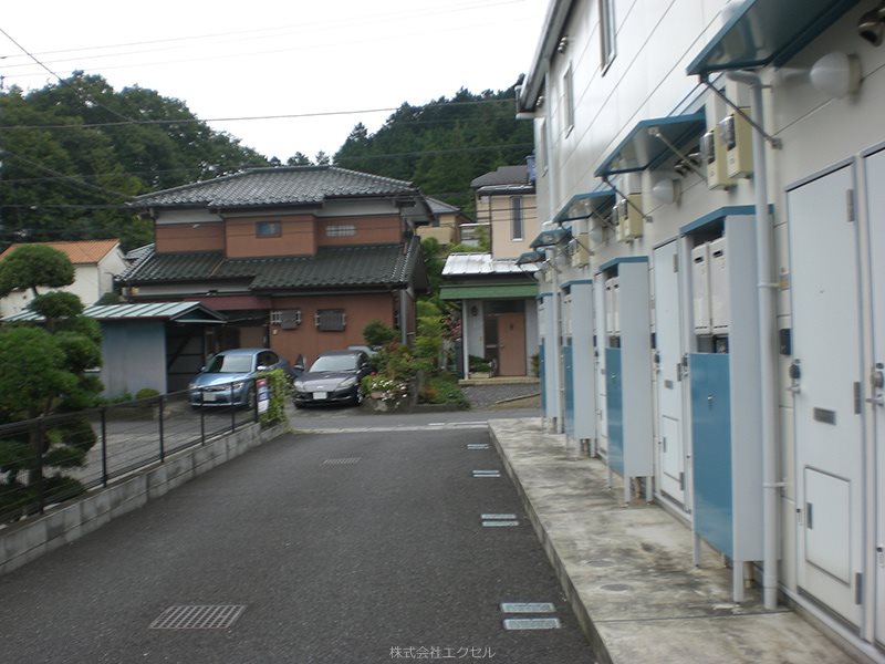 【西多摩郡瑞穂町大字高根のアパートのエントランス】