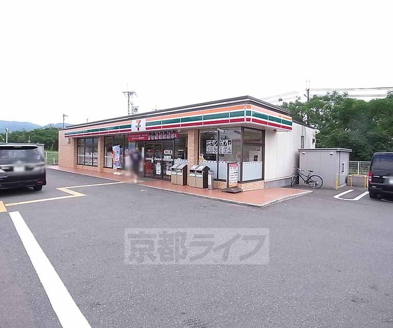 【城陽市市辺のアパートのコンビニ】