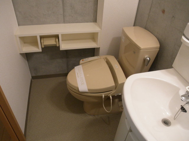 東急田園都市線 池尻大橋駅 徒歩5分 3階建 築22年のトイレ写真