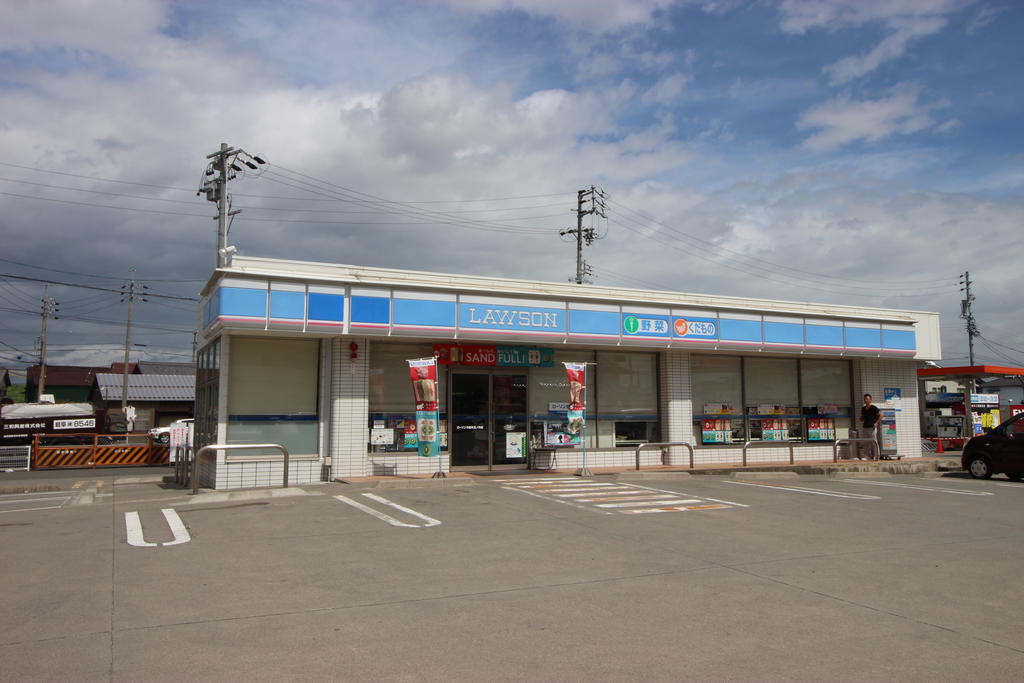 コンビニ　ローソン木曽川玉ノ井店（コンビニ）まで635m