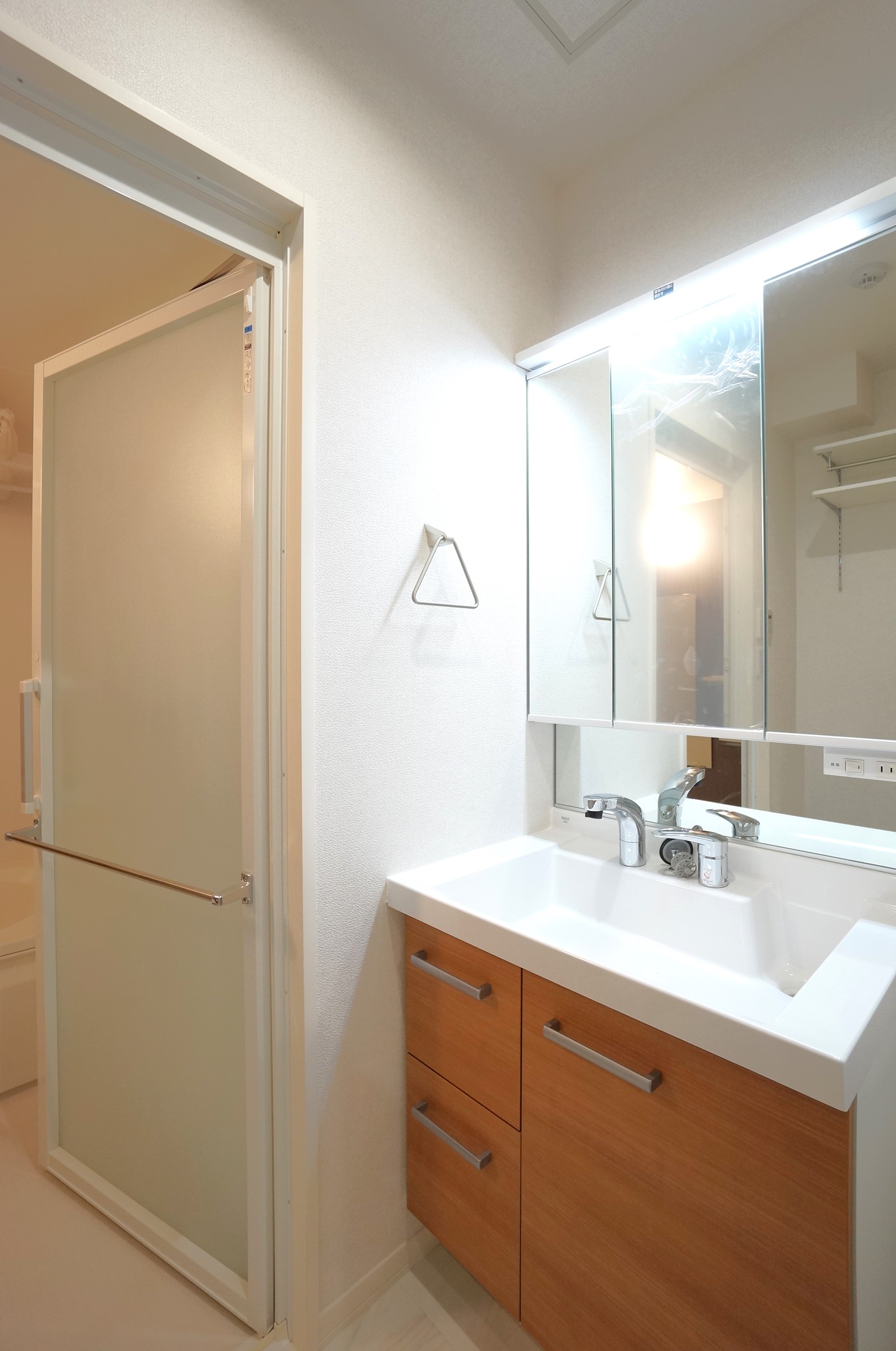 洗面設備　シャワー付洗面台