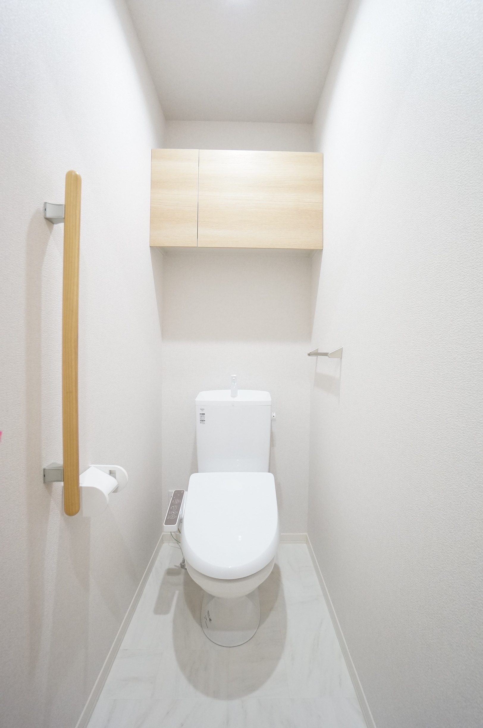 トイレ　温水洗浄暖房便座、物入付