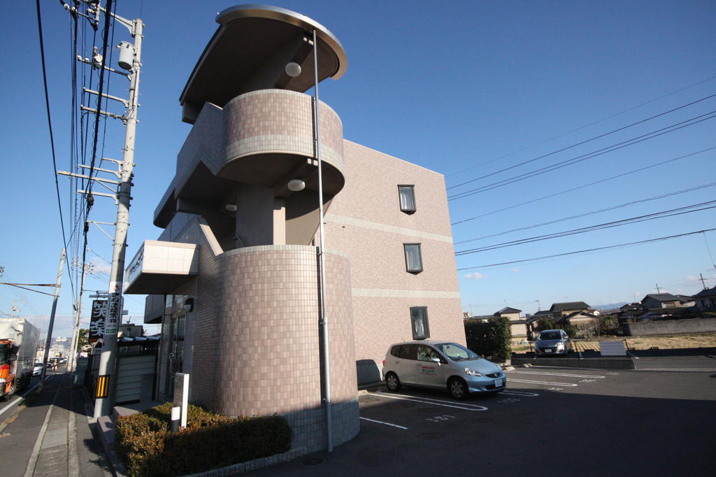 【高松市西ハゼ町のマンションの建物外観】