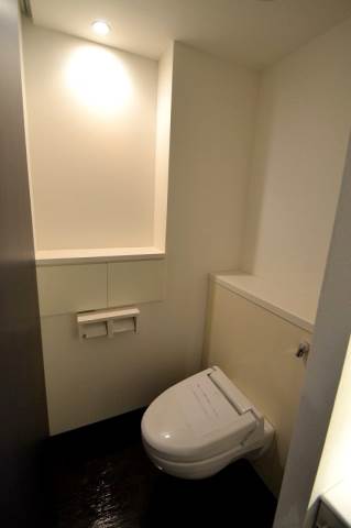 トイレ　タンクレストイレ