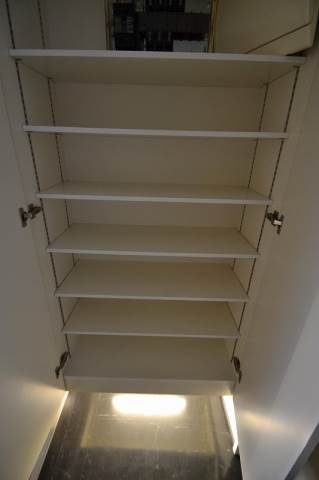 玄関　天井高シューズBOX