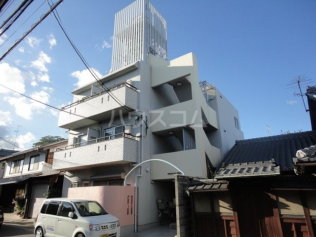 京都市西京区樫原下ノ町のマンションの建物外観