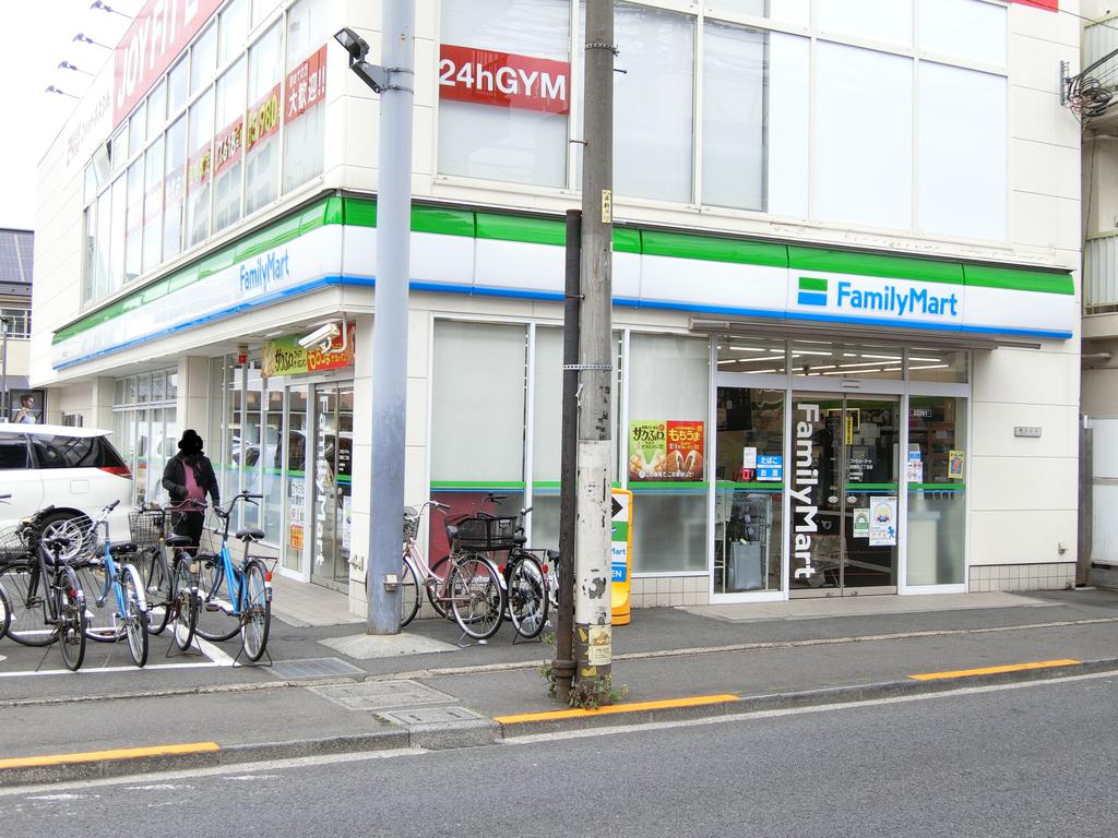 コンビニ　ファミリーマート田無町三丁目店（コンビニ）まで89m