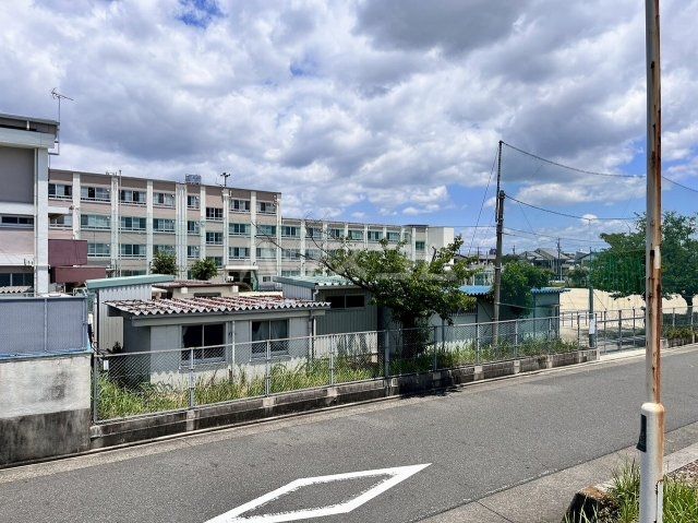 小学校　中根小学校（小学校）まで564m