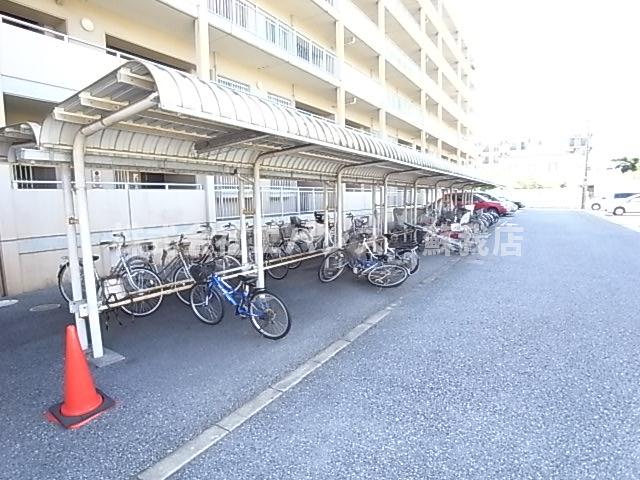 その他共有部分　屋根付きの駐輪場完備