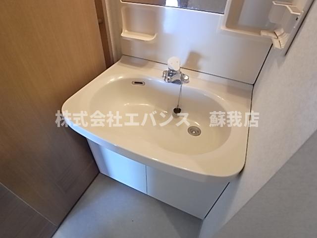 洗面設備　独立洗面台あり、毎朝おしゃれに忙しい女性の方におすすめです
