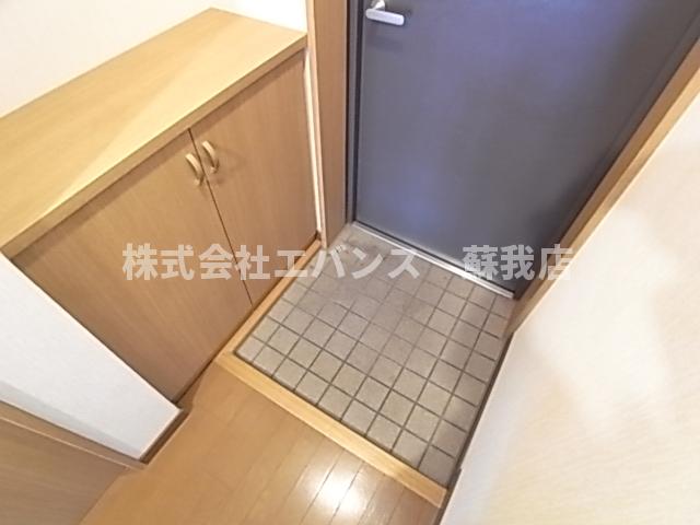 玄関　落ち着いたシューズボックス付きの玄関です
