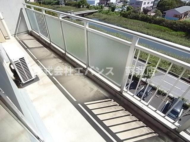 バルコニー　広々としたバルコニーです