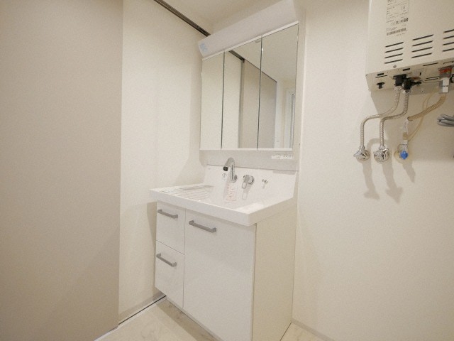 洗面設備　シャワードレッサー付きです！