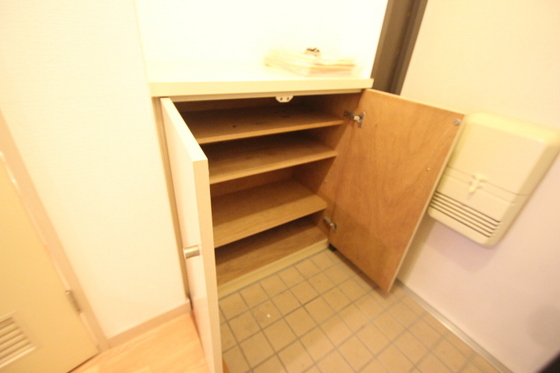 玄関　※別部屋の写真です