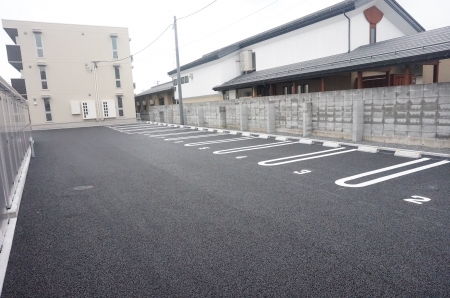 【山形市上町のアパートの駐車場】