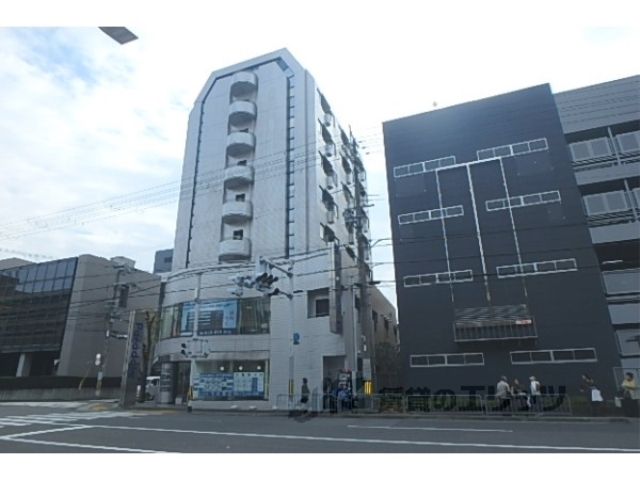 京都市右京区西院安塚町のマンションの建物外観
