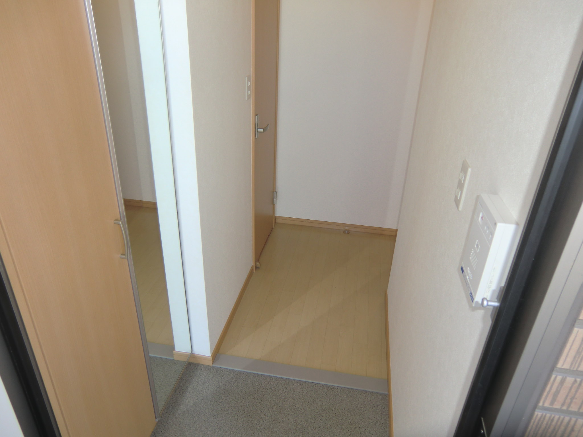 玄関　玄関内部