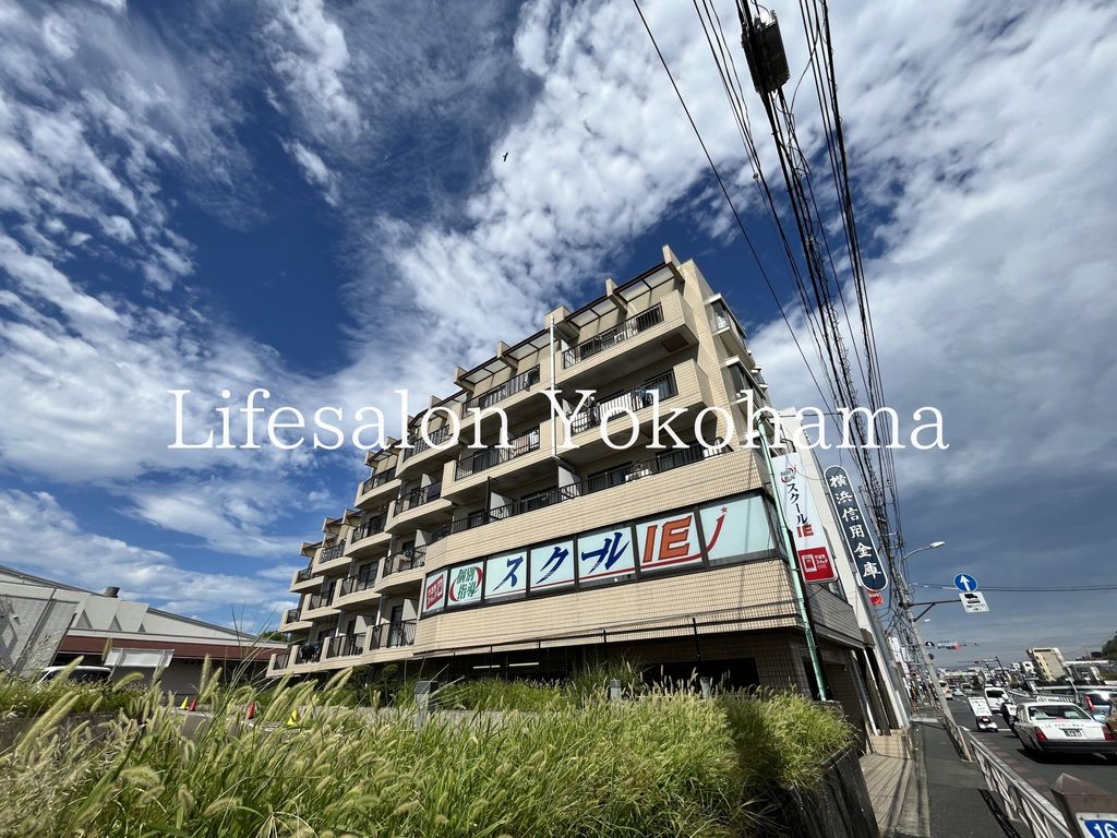 【横浜市磯子区滝頭のマンションの建物外観】