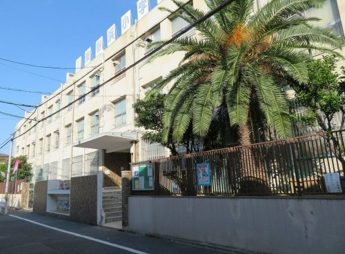 【La Vita帝塚山の小学校】