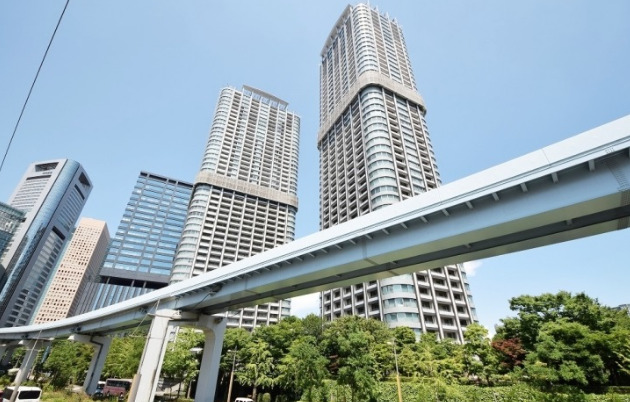 港区東新橋のマンションの建物外観