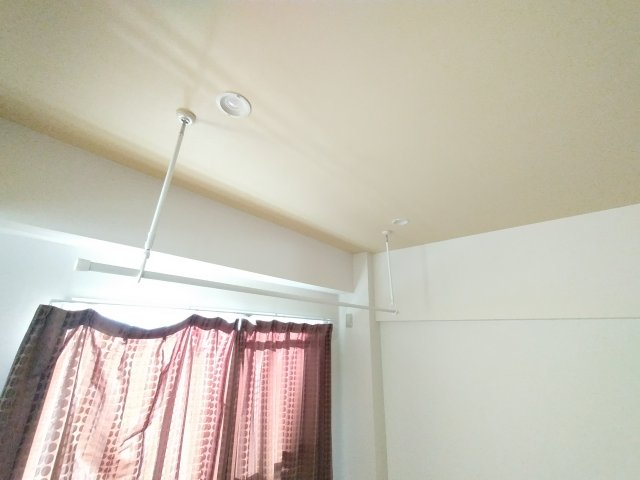その他設備　室内物干し竿も完備
