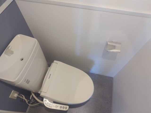 トイレ　温水洗浄便座付のトイレです