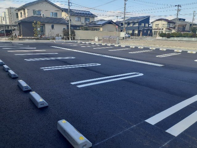 【高岡市野村のアパートの駐車場】