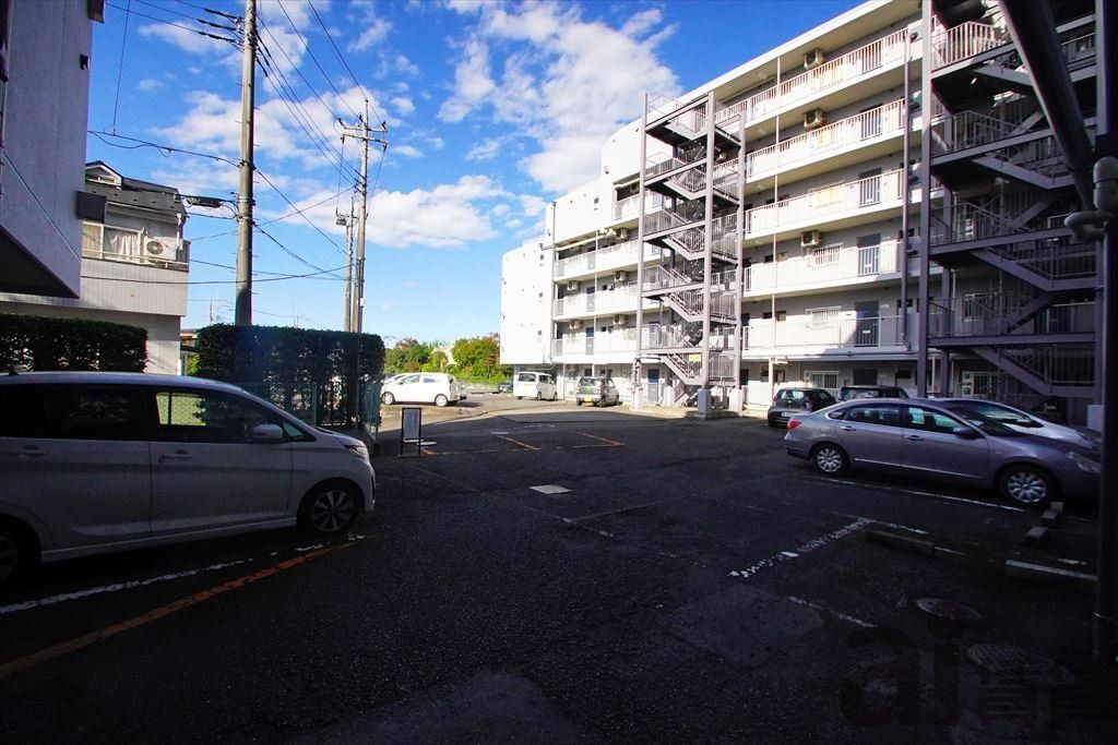 【東海狭山マンションの駐車場】