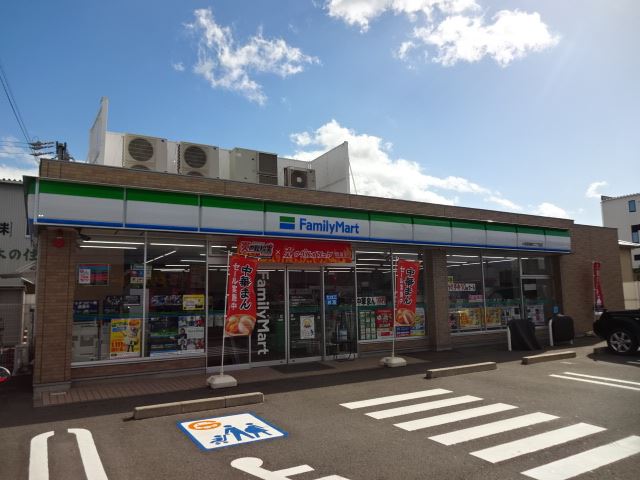 コンビニ　ファミリーマート築捨町２丁目店（コンビニ）まで620m