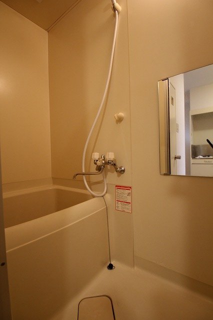 バス・シャワールーム　同物件、別号室のものです。