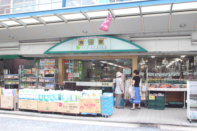 【横浜市西区久保町のアパートのスーパー】