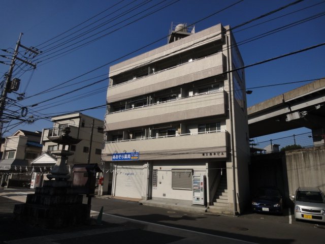 広島市東区牛田新町のマンションの建物外観