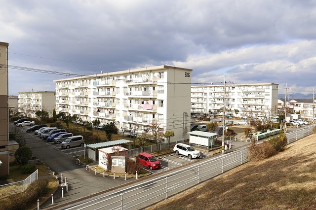 ＵＲ有野の建物外観