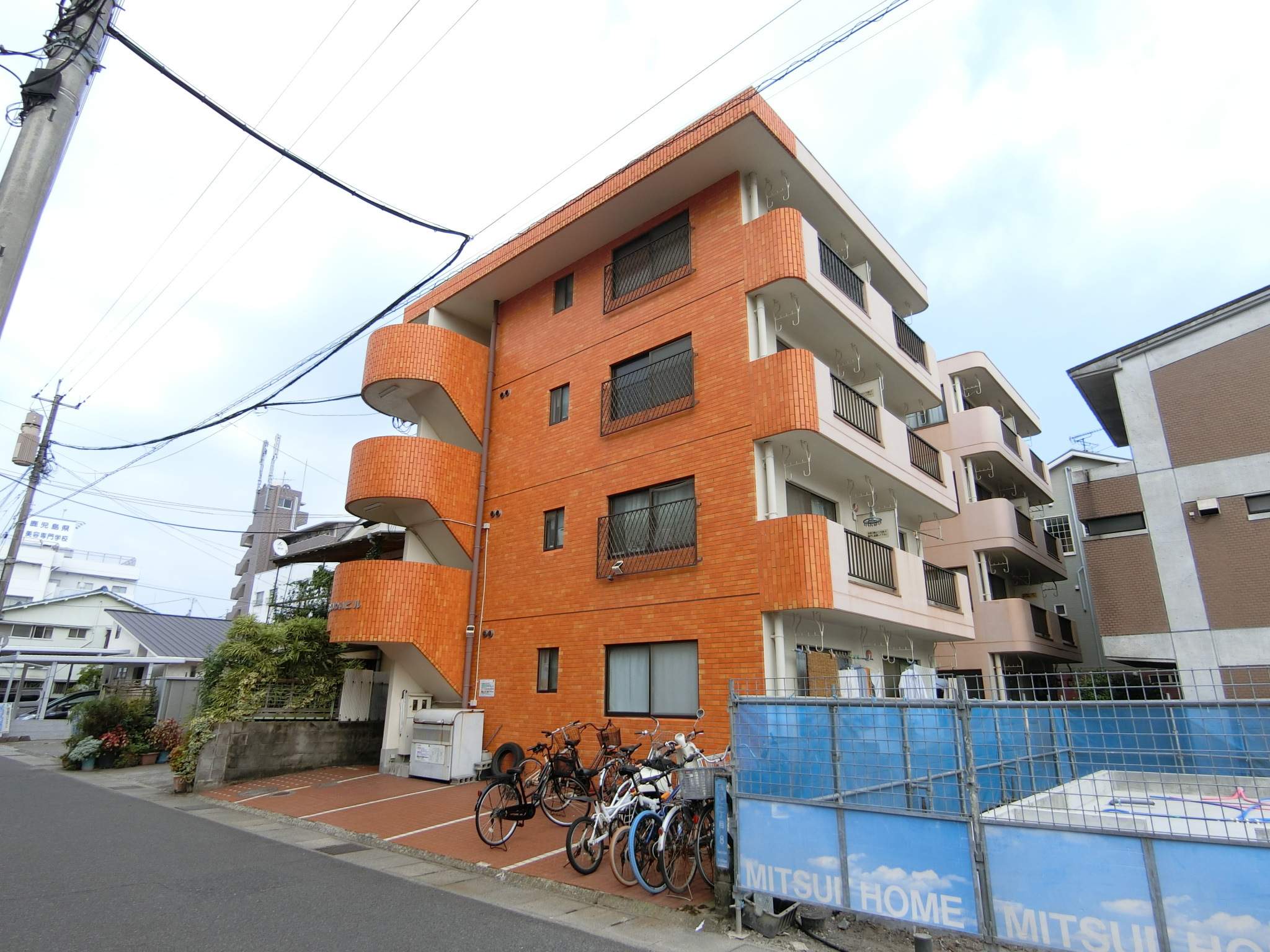 鹿児島市鴨池のマンションの建物外観