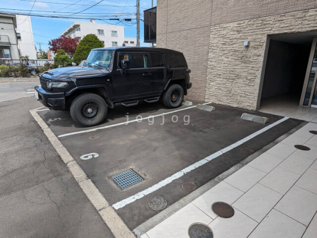 【札幌市豊平区月寒中央通のマンションの駐車場】