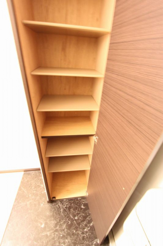 収納　写真は別室のものです。