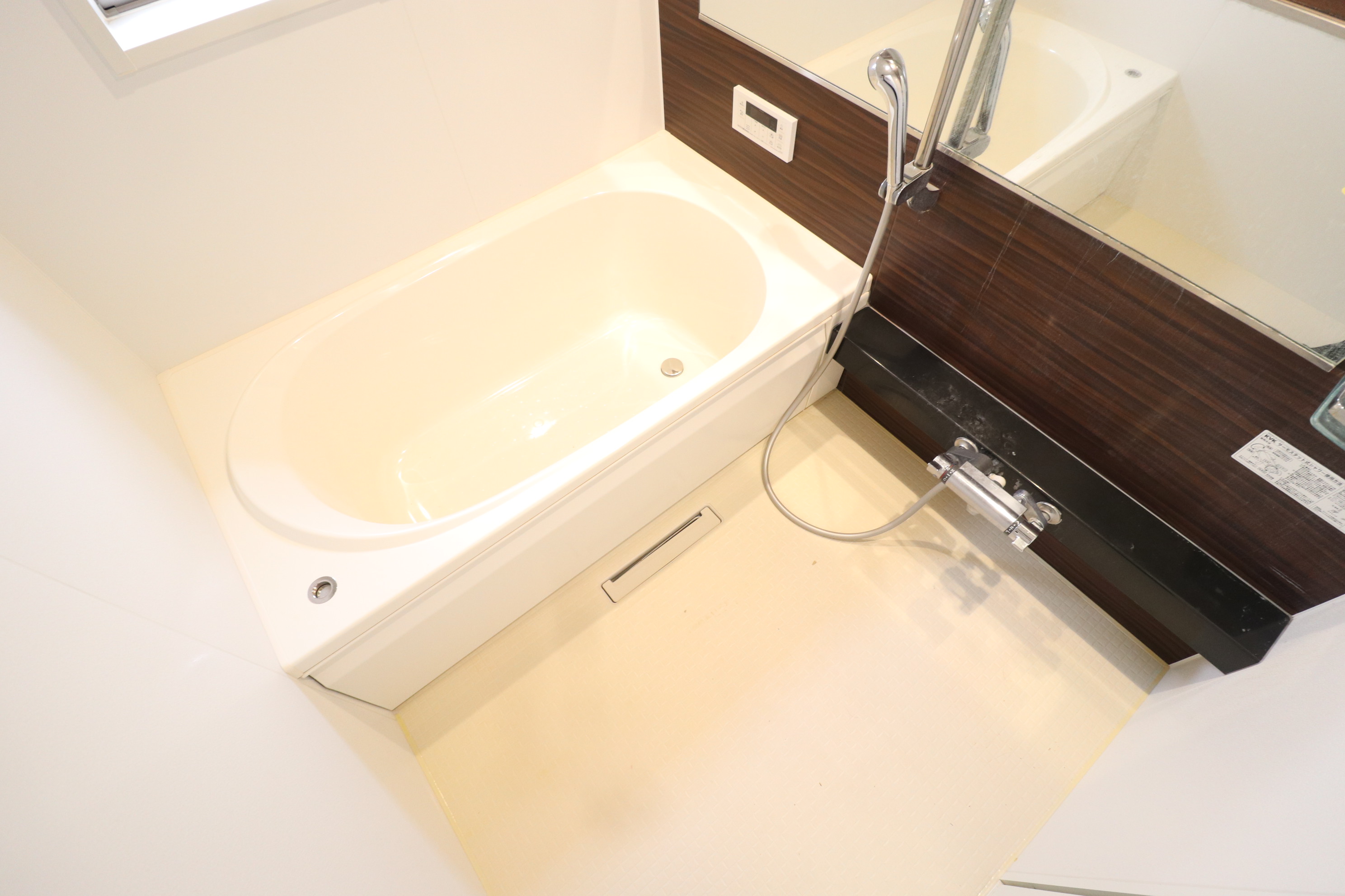 バス・シャワールーム　追い焚き機能付き♪