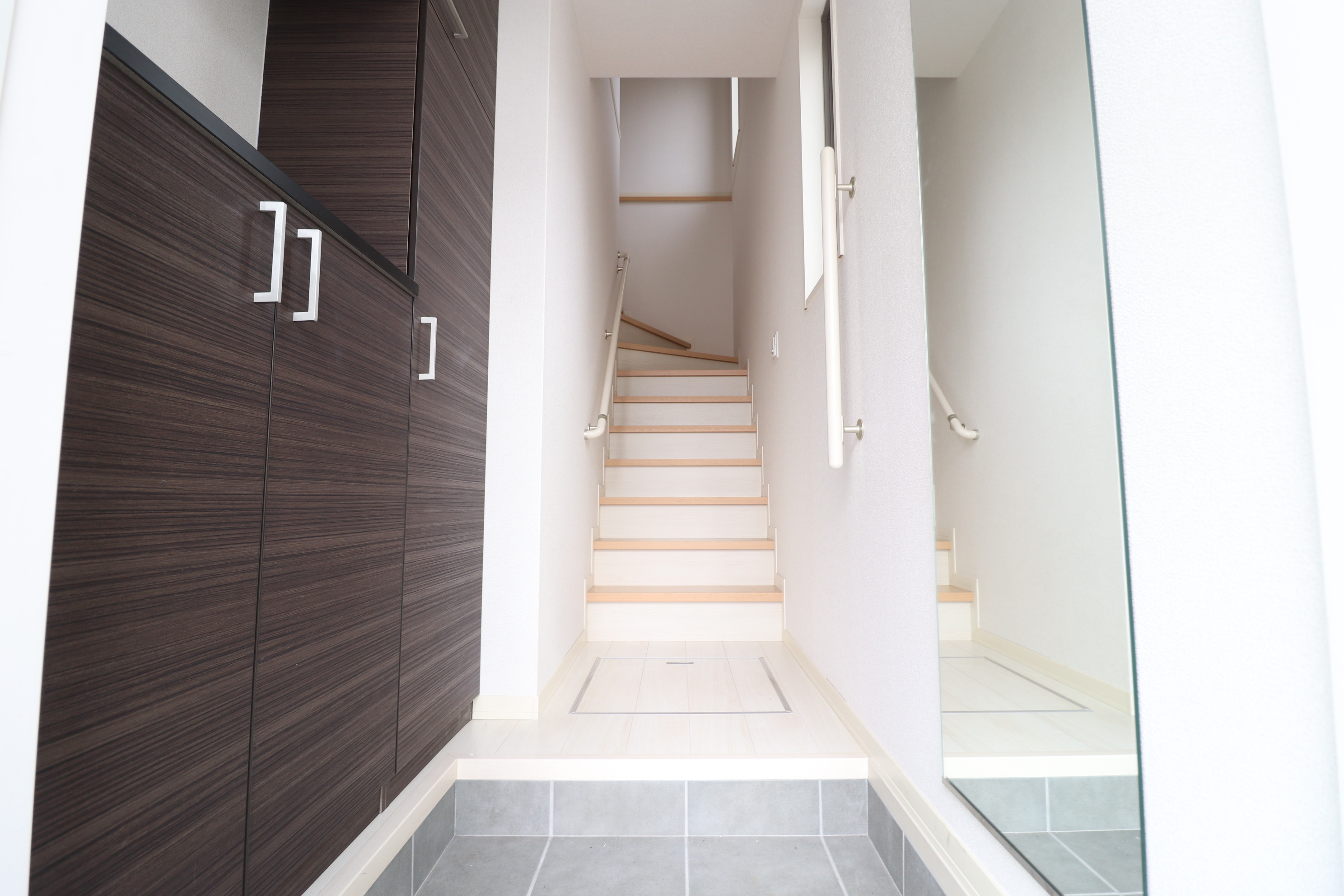 玄関　玄関入るとこんな感じ♪