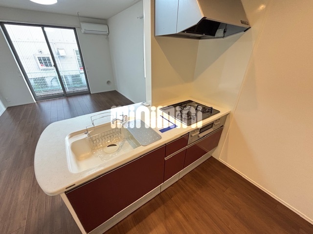 キッチン　トイレの上に棚あります