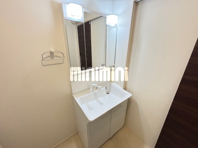 洗面設備　バスルームです