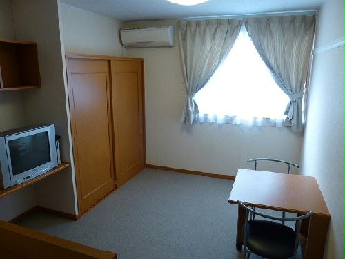 居室・リビング　奥にはクローゼットも♪